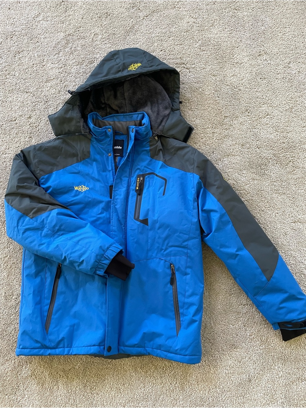 Wantdo Mens Waterproof Blue Fleece Lined Ski Jacket with removable Hood.